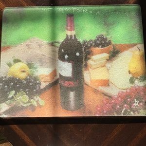 NWOT: Glass cutting / serving board
